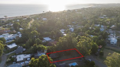 Vende terreno en Pinares de 811m2 