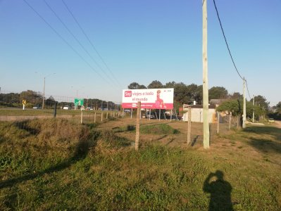 Venta de terreno con casa a terminar en la zona de Tío Tom, Punta Ballena. Gran oportunidad!