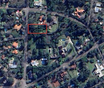 Terreno en venta en El Golf, Punta del Este. Proximo al mar. 