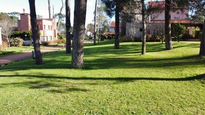 En venta derechos a sobre elevar, terreno en Pinares, Punta del Este