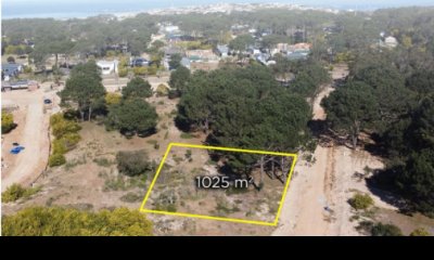 Vende terreno en Barrio privado en Playa Brava