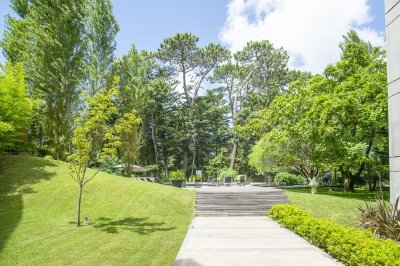 Vende apartamento en Edificio Be House, unidad de 2 dormitorios, Punta del Este  - NDM14206A