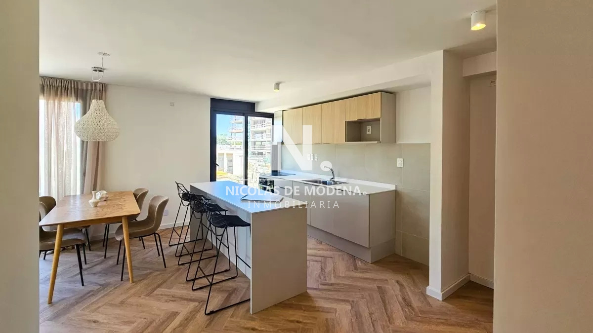 Venta Apartamento de 2 Dormitorios Con Vista a la Rambla en Barra de Carrasco,Canelones. - NDM25241A