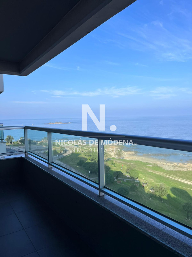 Apartamento de 3 dormitorios. Alta categoría en Malvin - Montevideo - NDM22752A