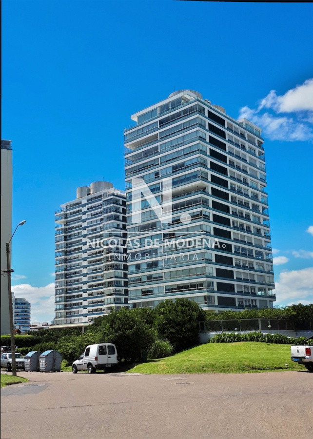 Apartamento en venta de 3 dormitorios en Playa Brava, Punta del Este - NDM17393A