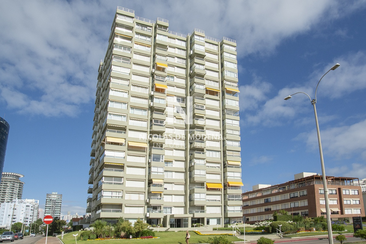 Hermoso apartamento en venta en edifico Malecon IV primera linea en mansa! - NDM23244A