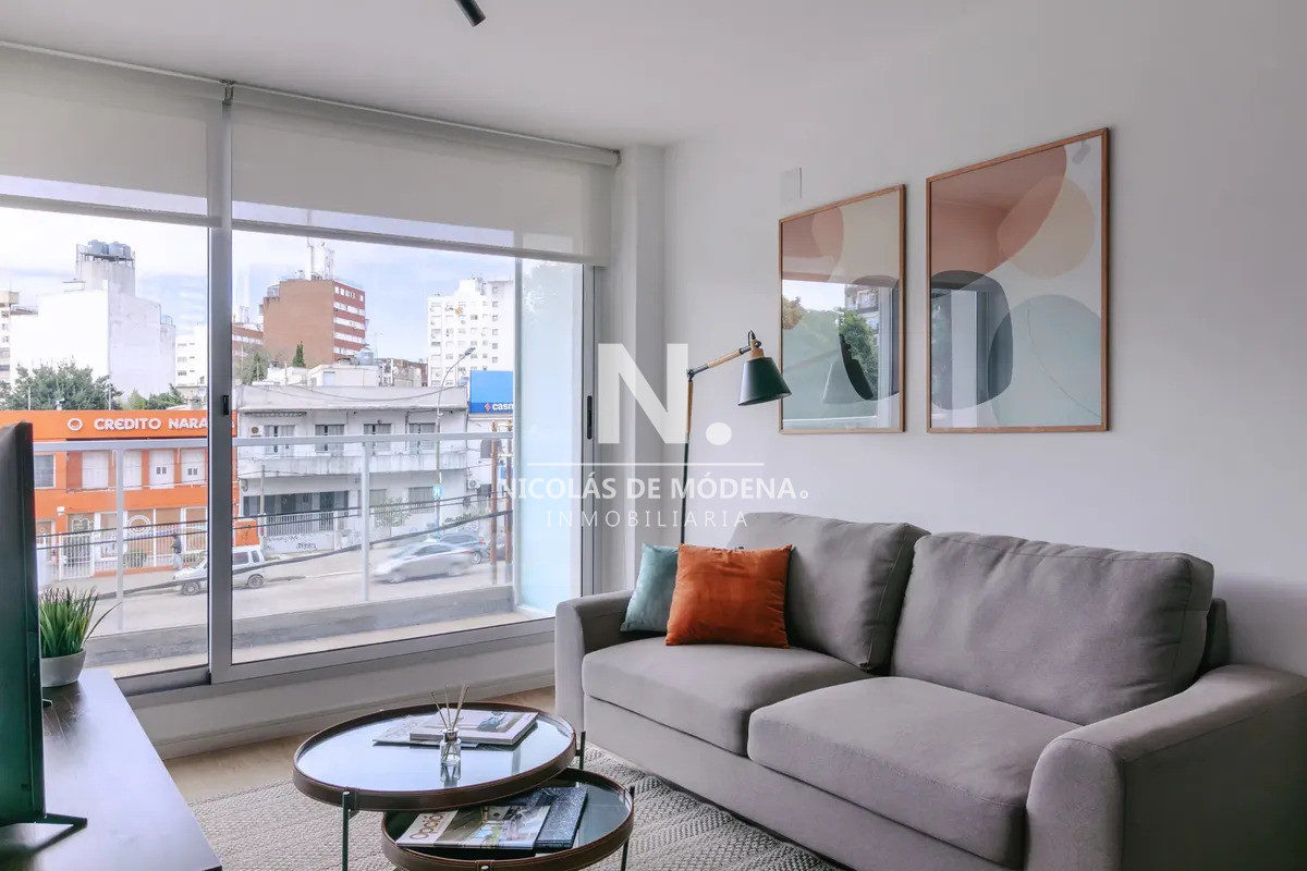 Oportunidad : Apto en Venta de 2 Dormitorios en Tres Cruces.Ideal Para Airbnb - NDM23881A