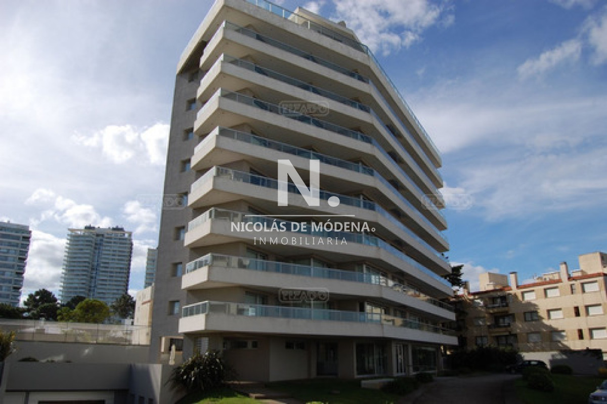 Apartamento de 3 dormitorios en Playa Brava, Punta del Este - NDM11014A