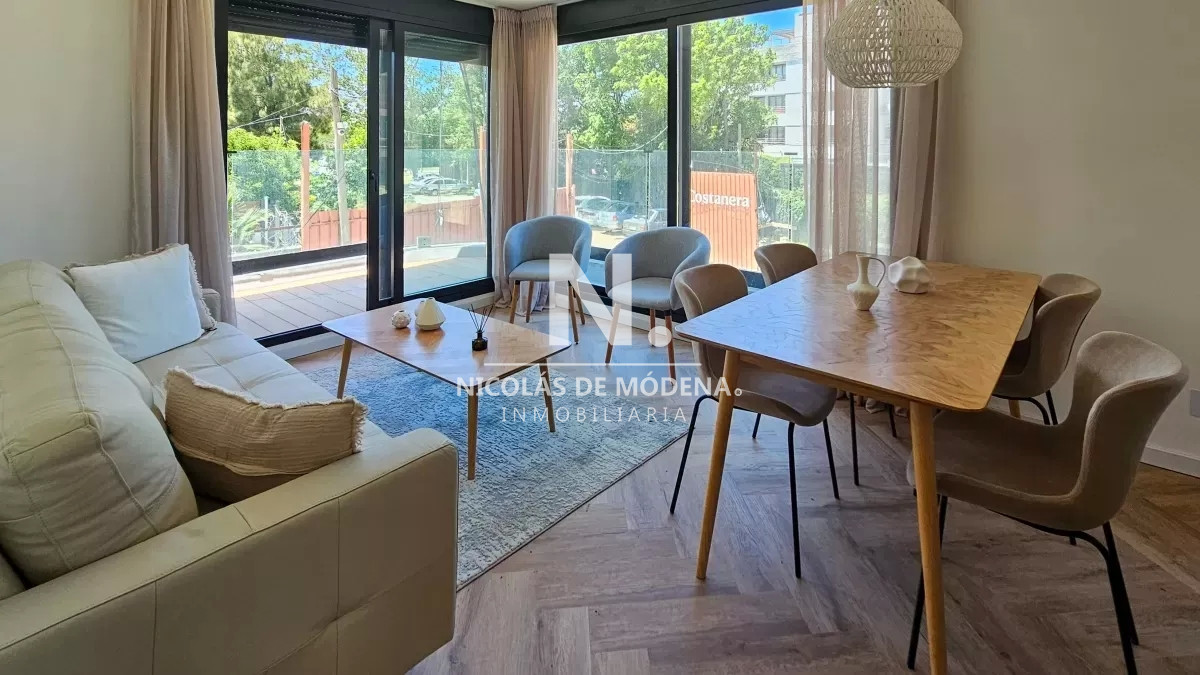 Apartamento de 3 Dormitorios Proximo a Estrenar En Barra de Carrasco. - NDM28409A