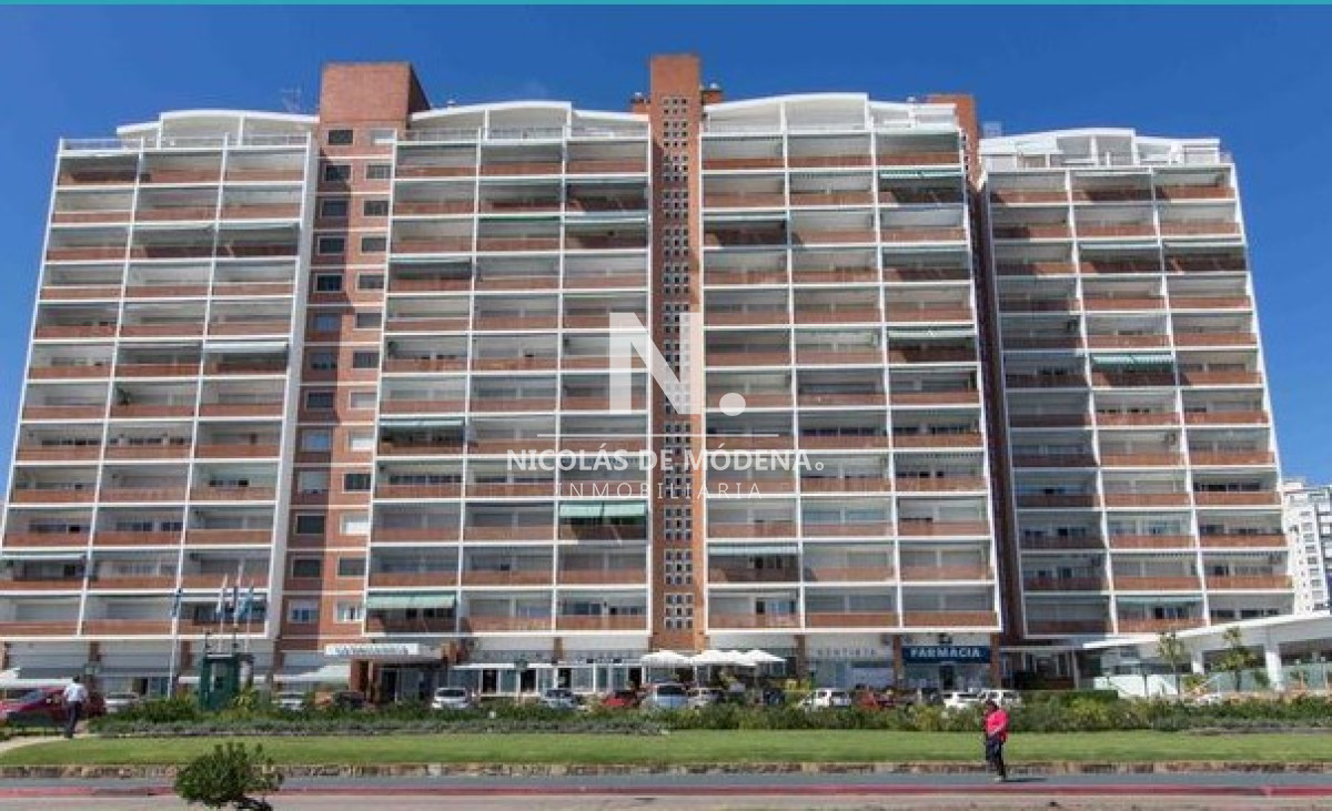 Apartamento de 1 dormitorio frente al mar , Vanguardia, alquiler todo Enero