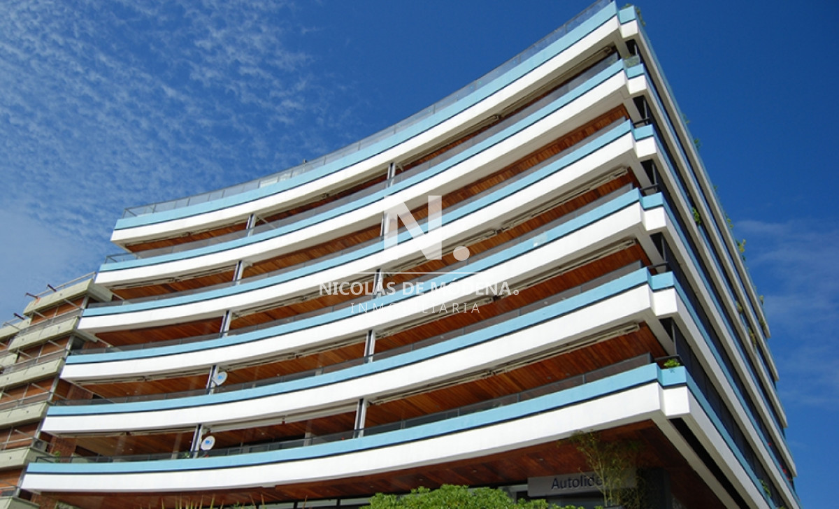 Exclusivo apartamento frente al puerto. 3 dormitorios en venta - NDM13893A