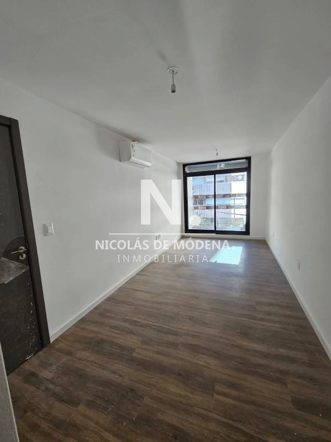 Venta Luminoso Apto de 2 dormitorios Con Renta en el Centro - Montevideo. - NDM23322A