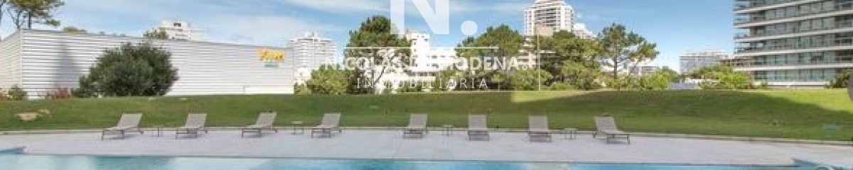 Apartamento en venta de 3 dormitorios y servicio, Torre One, punta del este