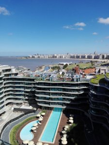 Forum Puerto del Buceo frente al mar. Apartamento de 3 dormitorios en suite