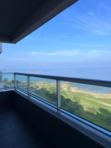Apartamento de 3 dormitorios. Alta categoría en Malvin - Montevideo