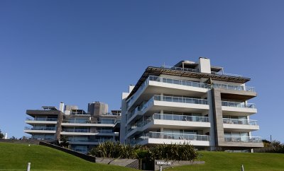 Apartamento En Venta 2 Dormitorios frente al mar. Brava 28