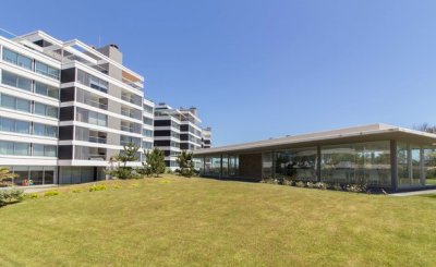 En venta apartamento en Brava Punta del Este de 3 dormitorios.