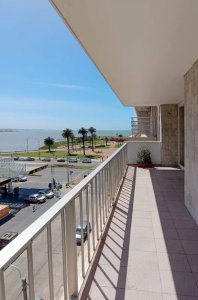 Apartamento de 4 Dormitorios frente a la Rambla. Punta Carretas