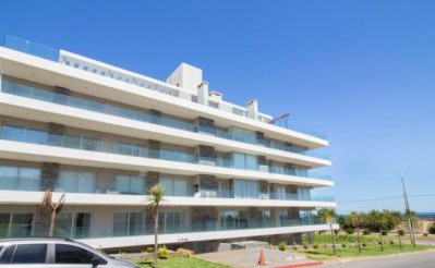 Vende apartamento de 1 dormitorio y medio, parrillero, jacuzzi, vista al mar, en Mansa, Punta Del Este 