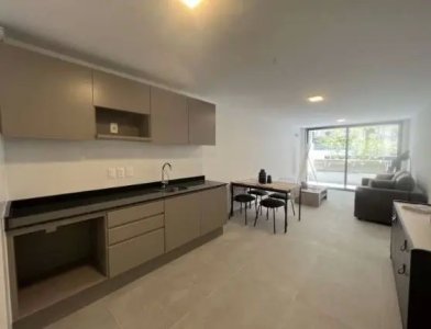 Apartamento de 1 Dormitorio a tan solo 200 m de la rambla con Patio - Pocitos. Montevideo