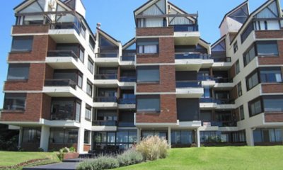 En venta apartamento de 2 dormitorios en Aidy Grill, Punta del Este.