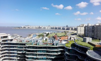 Forum Puerto del Buceo, Apartamento de 3 dormitorios en suite frente al mar