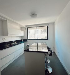 Apartamento de 2 Dormitorios con RENTA en Ciudad Vieja - Montevideo