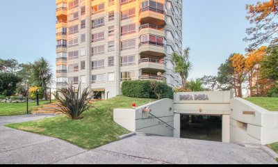 OPORTUNIDAD. Vende apartamento en Edificio Bora Bora, 2 dormitorios en Punta del Este.