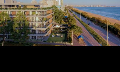 Se vende apartamento de 2 dormitorios con terraza en Punta del Este.