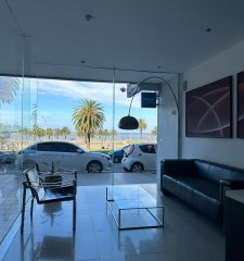 Oficinas en Venta, con vista al Mar. Con o Sin Renta. Frente a la Rambla - Montevideo