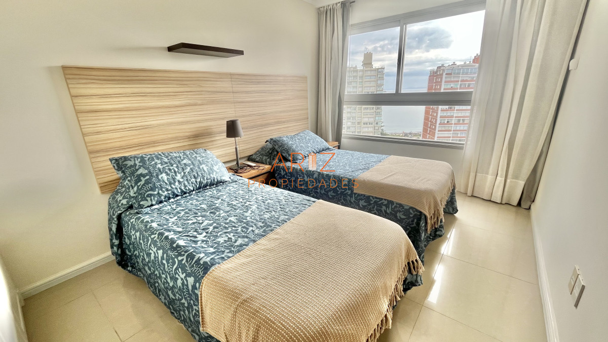 Apartamento ID.2335 - VENTA APARTAMENTO 2 DORMITORIOS Y SERVICIO COMPLETA COMO 3 DORMITORIOS PUNTA DEL ESTE CATEGORIA