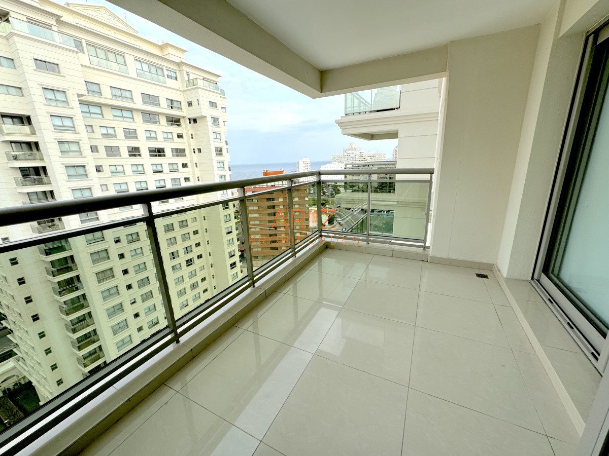 Apartamento ID.2335 - VENTA APARTAMENTO 2 DORMITORIOS Y SERVICIO COMPLETA COMO 3 DORMITORIOS PUNTA DEL ESTE CATEGORIA