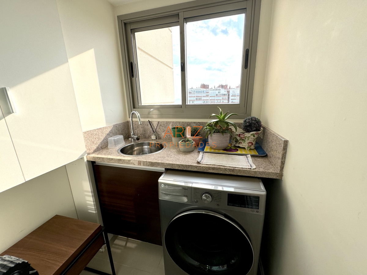 Apartamento ID.2335 - VENTA APARTAMENTO 2 DORMITORIOS Y SERVICIO COMPLETA COMO 3 DORMITORIOS PUNTA DEL ESTE CATEGORIA