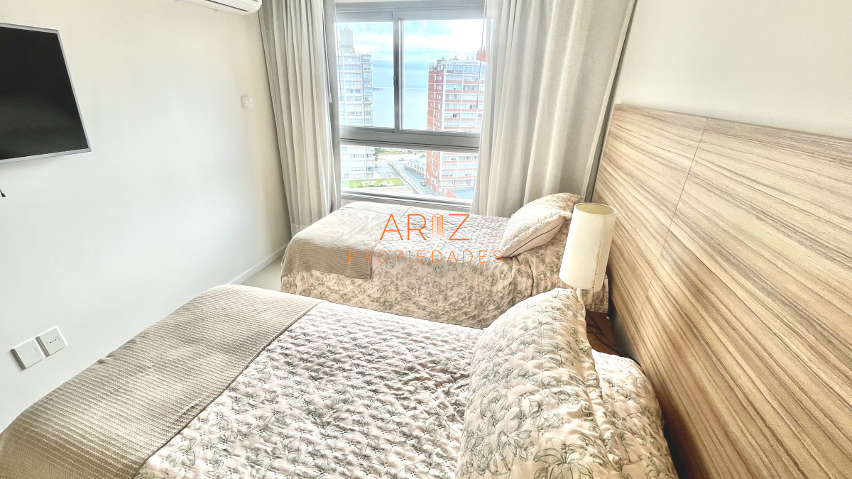 Apartamento ID.2335 - VENTA APARTAMENTO 2 DORMITORIOS Y SERVICIO COMPLETA COMO 3 DORMITORIOS PUNTA DEL ESTE CATEGORIA