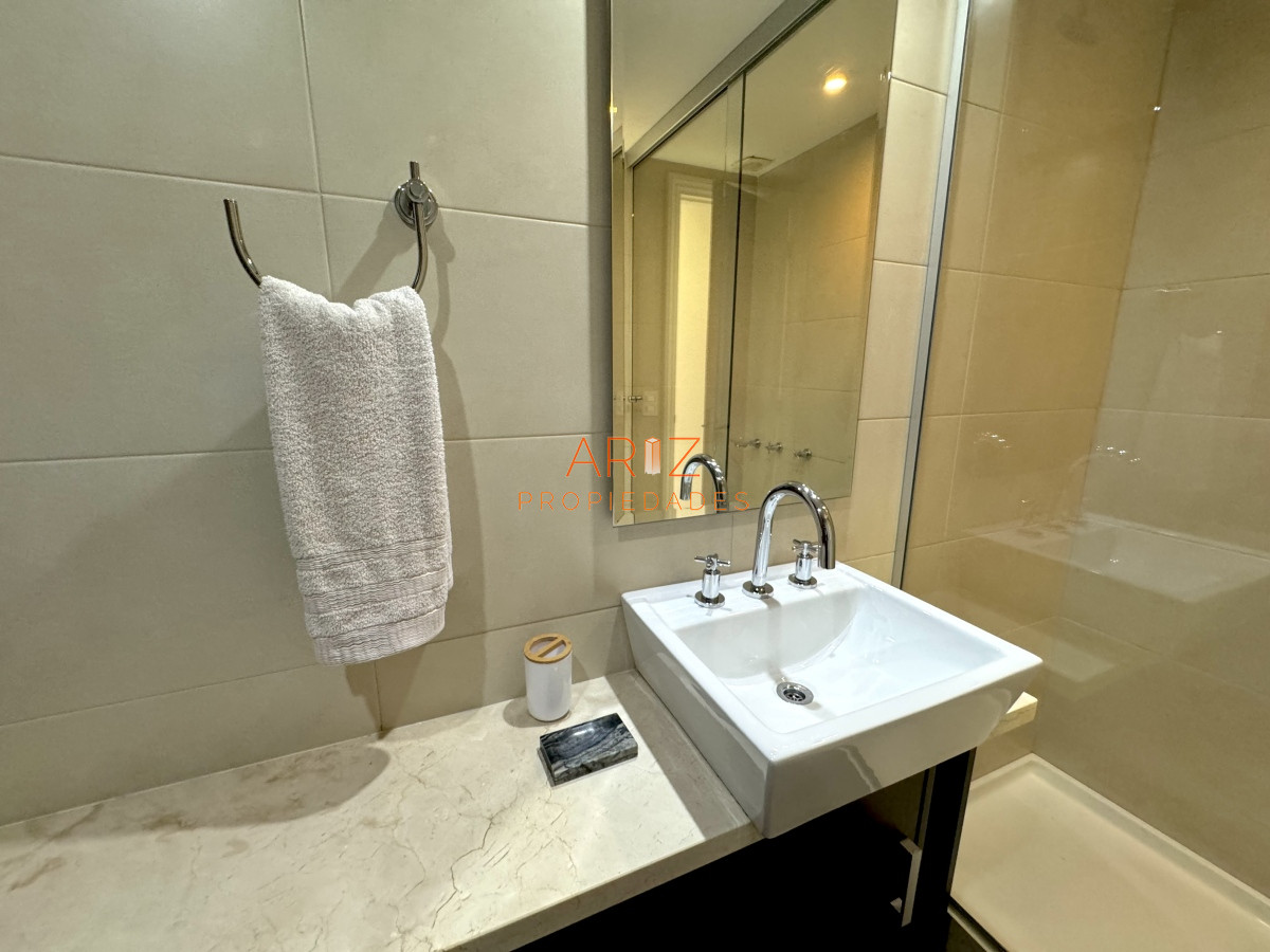 Apartamento ID.2335 - VENTA APARTAMENTO 2 DORMITORIOS Y SERVICIO COMPLETA COMO 3 DORMITORIOS PUNTA DEL ESTE CATEGORIA