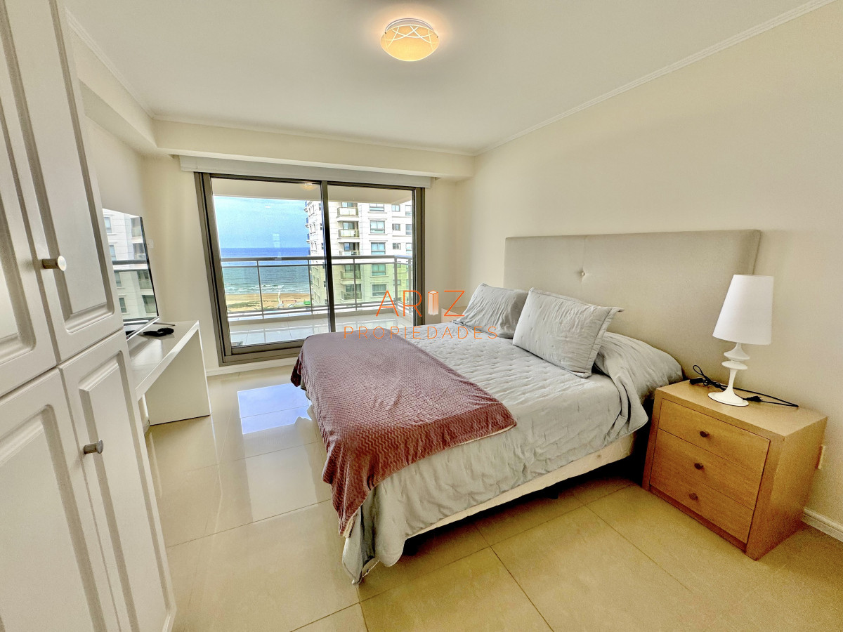 Apartamento ID.2335 - VENTA APARTAMENTO 2 DORMITORIOS Y SERVICIO COMPLETA COMO 3 DORMITORIOS PUNTA DEL ESTE CATEGORIA