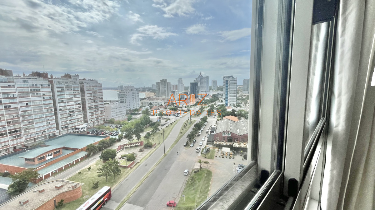 Apartamento ID.2335 - VENTA APARTAMENTO 2 DORMITORIOS Y SERVICIO COMPLETA COMO 3 DORMITORIOS PUNTA DEL ESTE CATEGORIA
