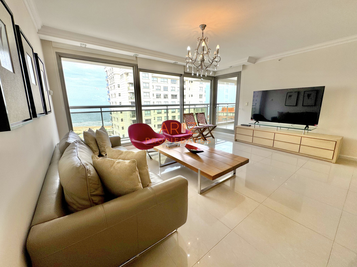 Apartamento ID.2335 - VENTA APARTAMENTO 2 DORMITORIOS Y SERVICIO COMPLETA COMO 3 DORMITORIOS PUNTA DEL ESTE CATEGORIA
