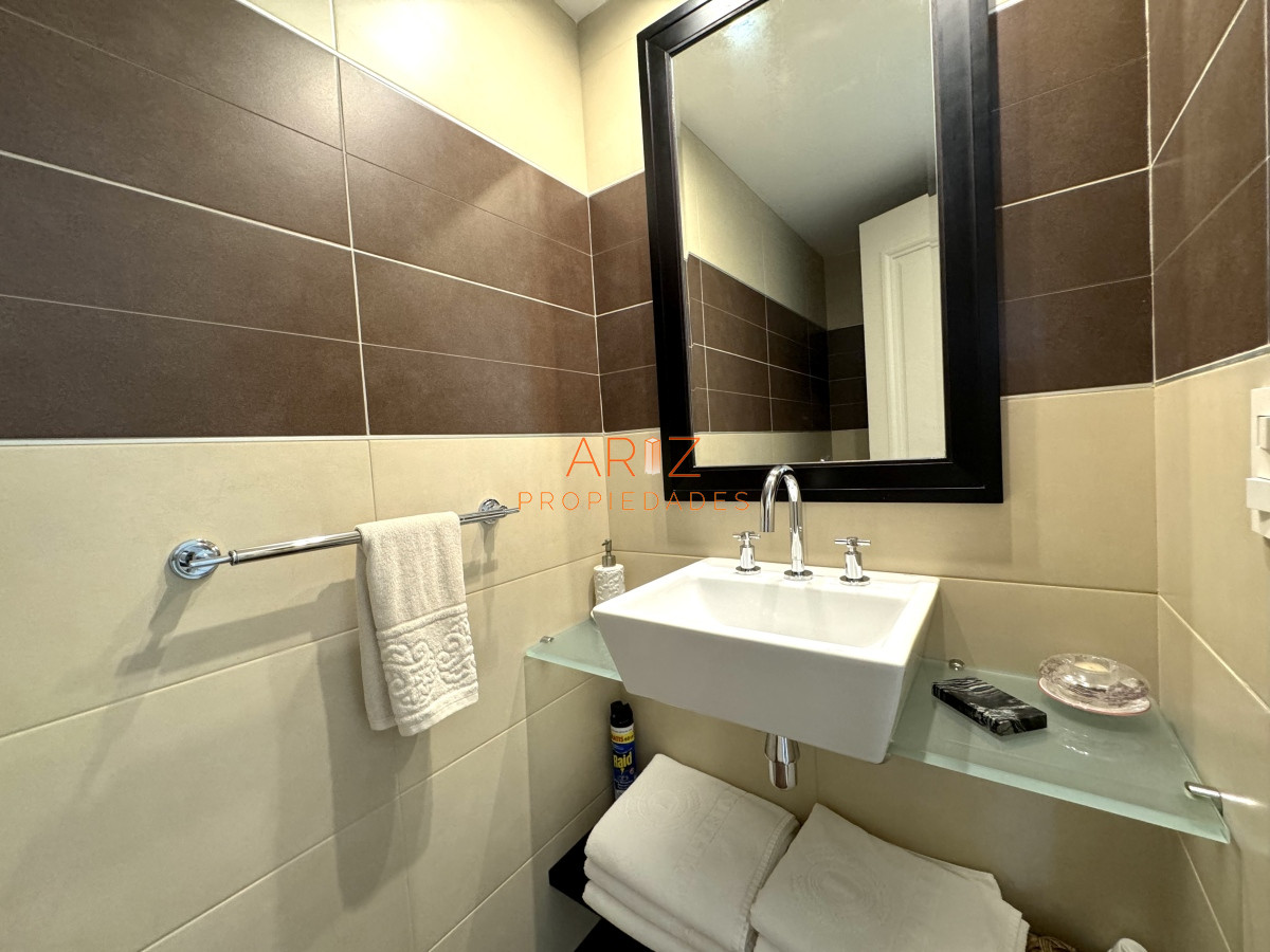 Apartamento ID.2335 - VENTA APARTAMENTO 2 DORMITORIOS Y SERVICIO COMPLETA COMO 3 DORMITORIOS PUNTA DEL ESTE CATEGORIA