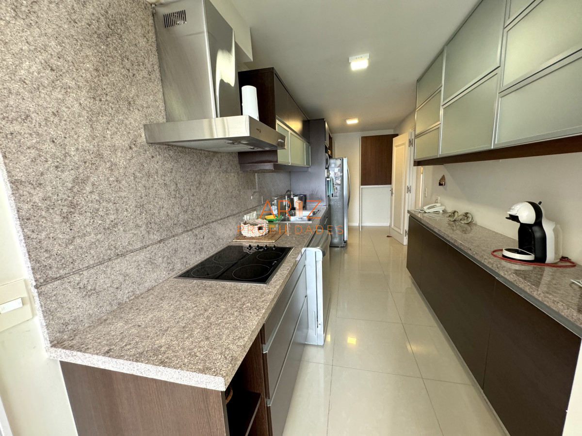 Apartamento ID.2335 - VENTA APARTAMENTO 2 DORMITORIOS Y SERVICIO COMPLETA COMO 3 DORMITORIOS PUNTA DEL ESTE CATEGORIA