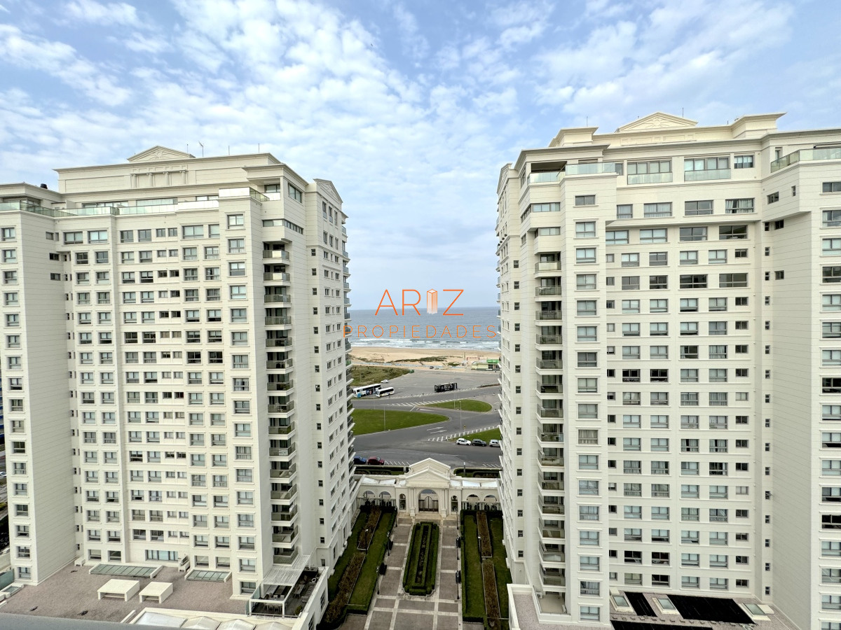 Apartamento ID.2335 - VENTA APARTAMENTO 2 DORMITORIOS Y SERVICIO COMPLETA COMO 3 DORMITORIOS PUNTA DEL ESTE CATEGORIA