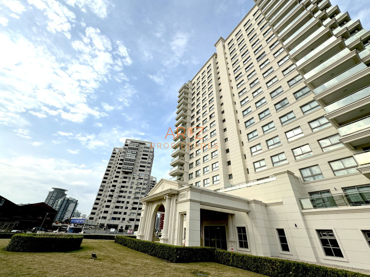 Apartamento ID.2335 - VENTA APARTAMENTO 2 DORMITORIOS Y SERVICIO COMPLETA COMO 3 DORMITORIOS PUNTA DEL ESTE CATEGORIA