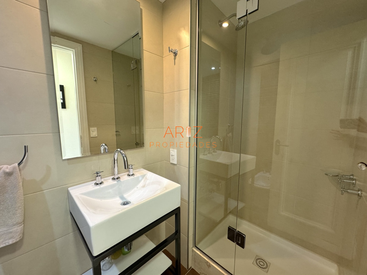 Apartamento ID.2335 - VENTA APARTAMENTO 2 DORMITORIOS Y SERVICIO COMPLETA COMO 3 DORMITORIOS PUNTA DEL ESTE CATEGORIA