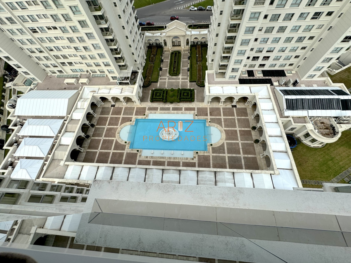 Apartamento ID.2335 - VENTA APARTAMENTO 2 DORMITORIOS Y SERVICIO COMPLETA COMO 3 DORMITORIOS PUNTA DEL ESTE CATEGORIA