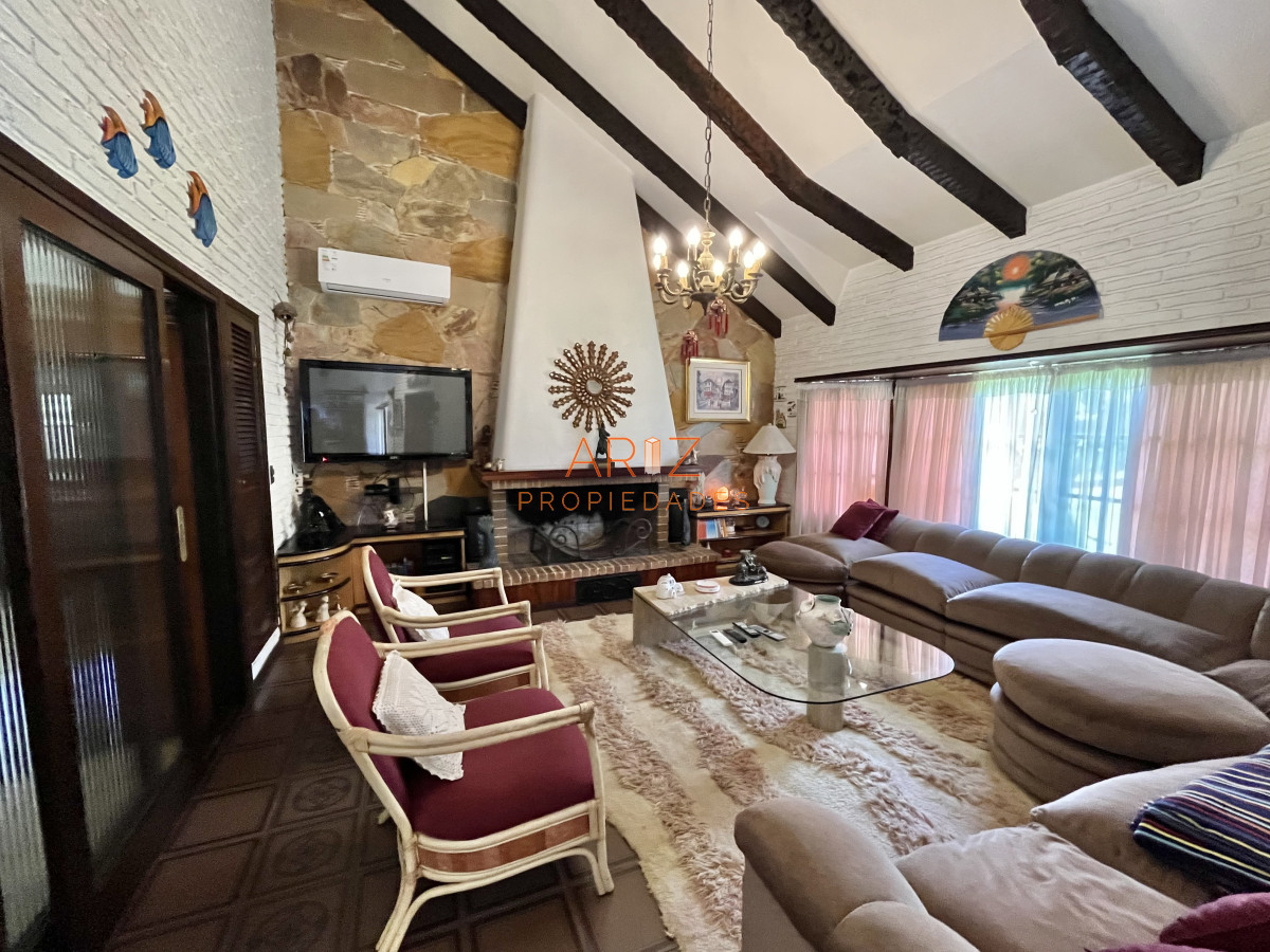 Casa ID.2454 - Alquiler temporada Residencia de categoría en el corazón de Cantegril - Punta del Este