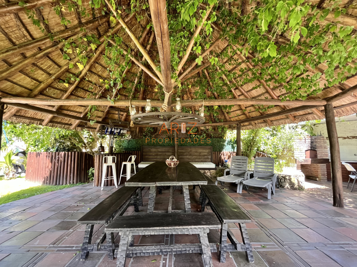 Casa ID.2454 - Alquiler temporada Residencia de categoría en el corazón de Cantegril - Punta del Este