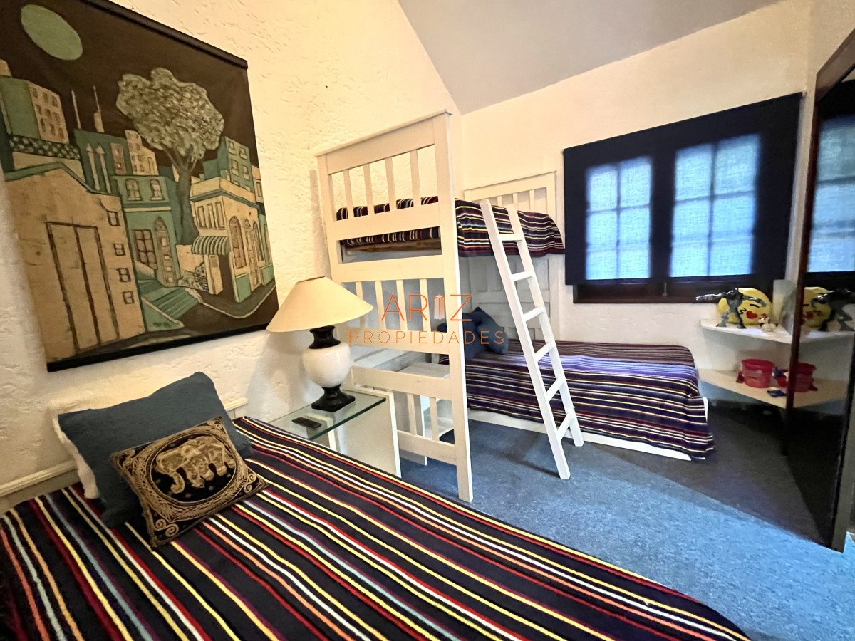 Casa ID.2454 - Alquiler temporada Residencia de categoría en el corazón de Cantegril - Punta del Este