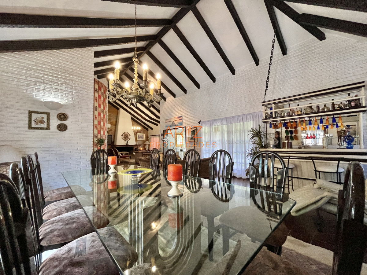 Casa ID.2454 - Alquiler temporada Residencia de categoría en el corazón de Cantegril - Punta del Este