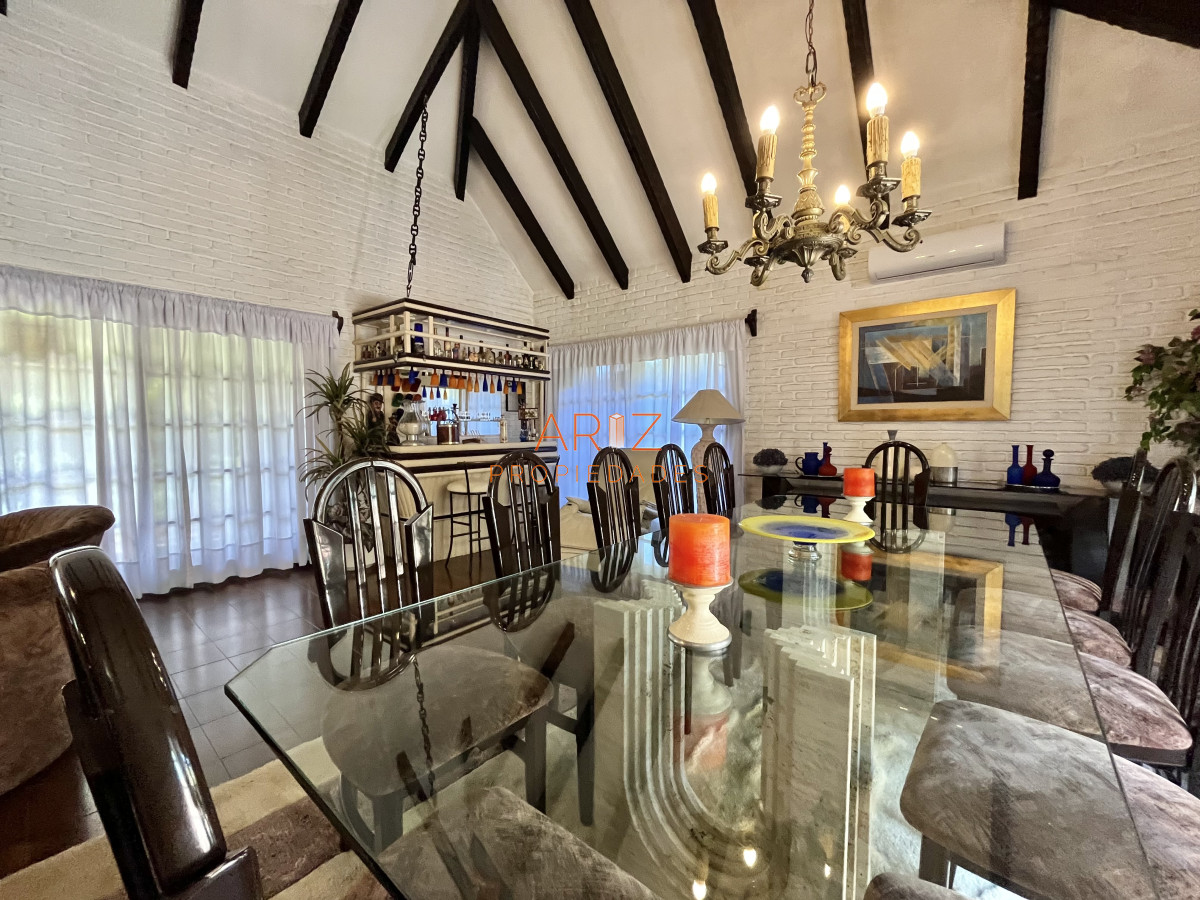 Casa ID.2454 - Alquiler temporada Residencia de categoría en el corazón de Cantegril - Punta del Este