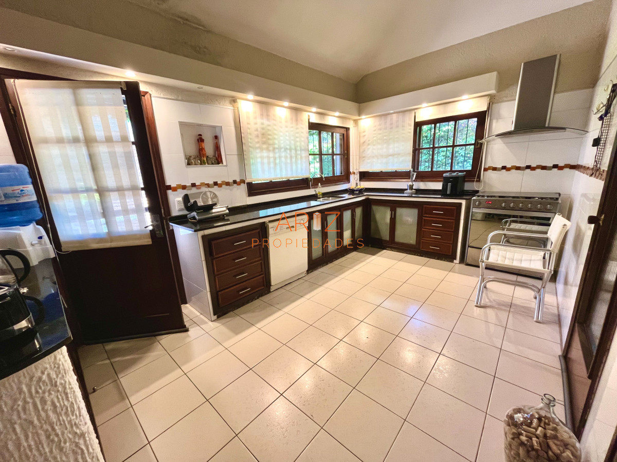 Casa ID.2454 - Alquiler temporada Residencia de categoría en el corazón de Cantegril - Punta del Este